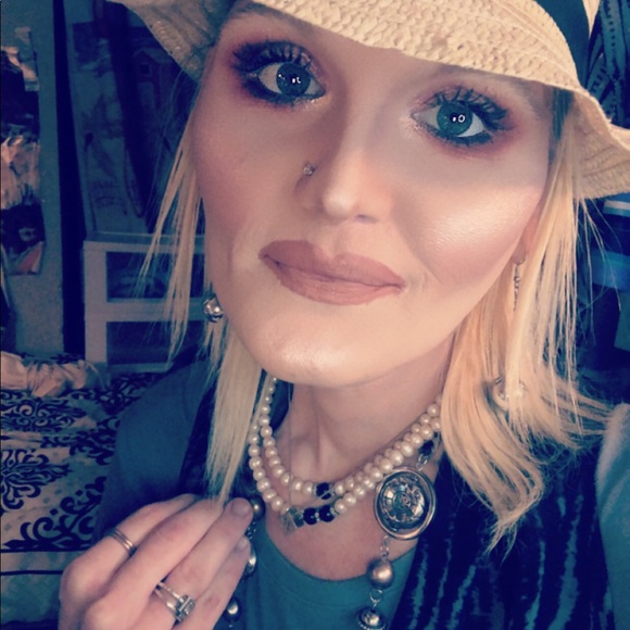 Meet your posher - Picture 3 of 8